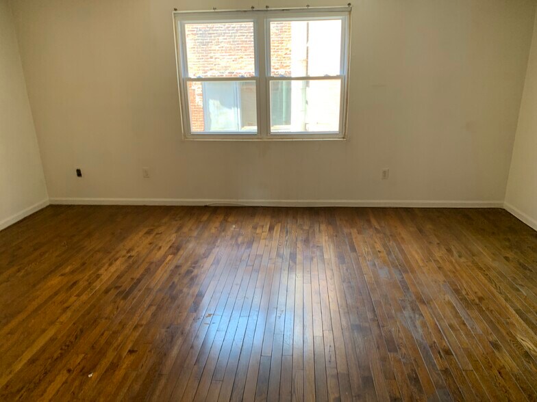 Building Photo - 944 New Market St