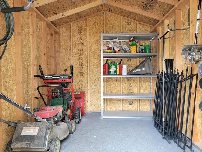 Building Photo - 8256 Imperial Oak Dr