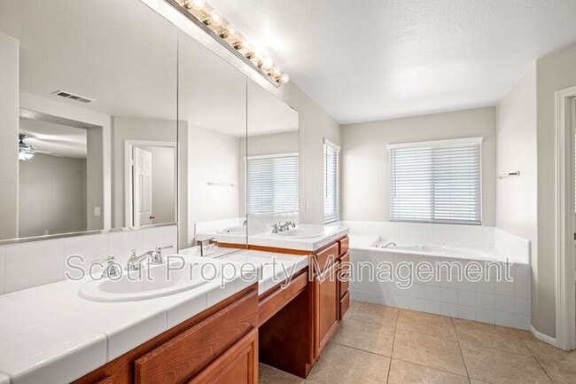 Building Photo - 44704 Mumm St