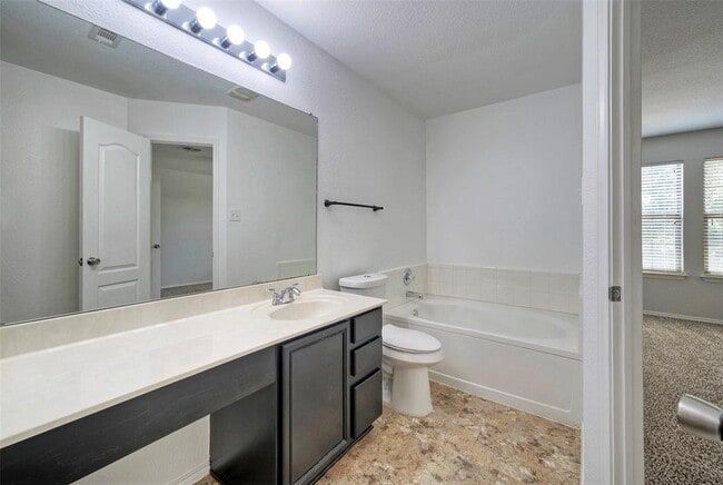 Building Photo - 140 Plum Path