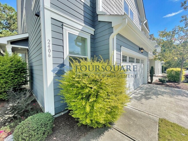 Building Photo - Spacious End-Unit Townhome with 2-Car Garage & Private Patio – Near Beaver Creek & Downtown Apex