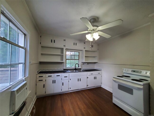 Building Photo - 227B Doster St