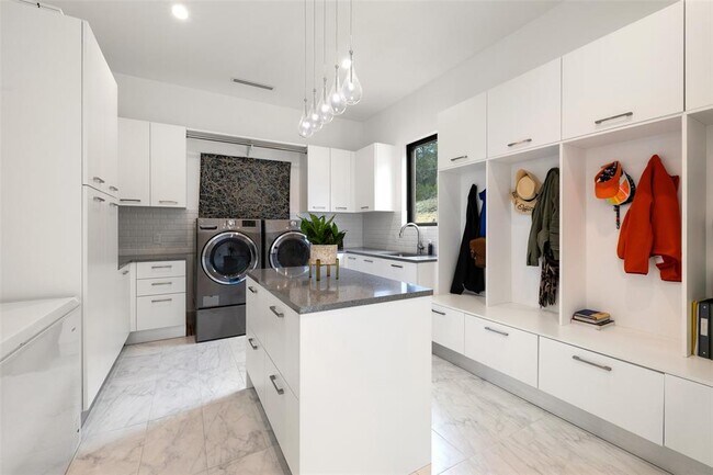Building Photo - 4202 Serene Hills Dr