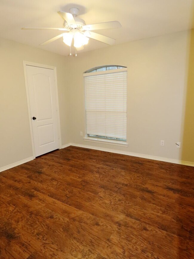 Building Photo - Gated Community in Whitehouse! Gorgeous 3 Bedroom, 2 Bath Home