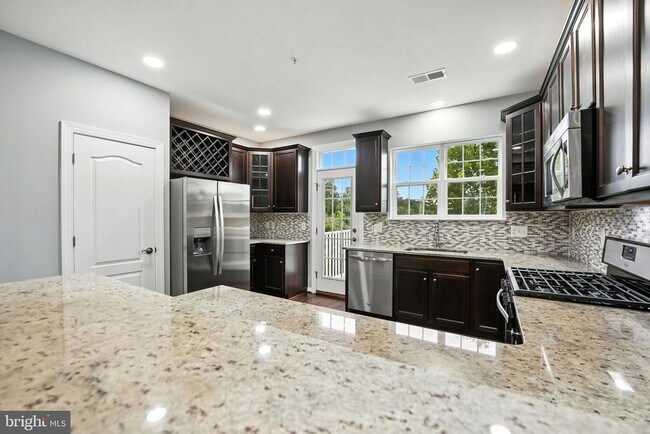 Building Photo - 7416 Riding Meadow Way