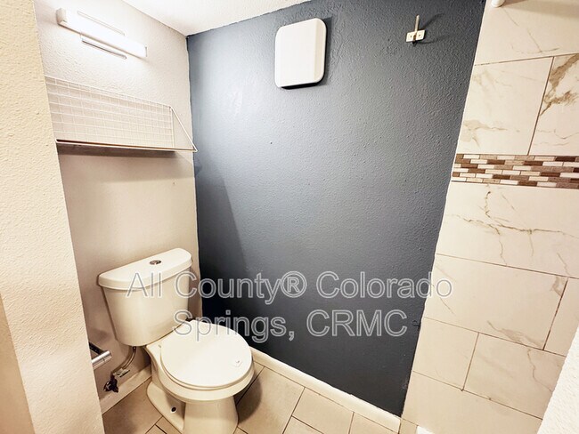 Building Photo - 460 Wintery Cir N