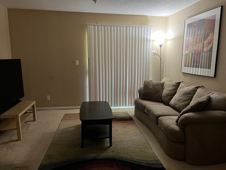 Living room (furnished) - 880 E Fremont Ave