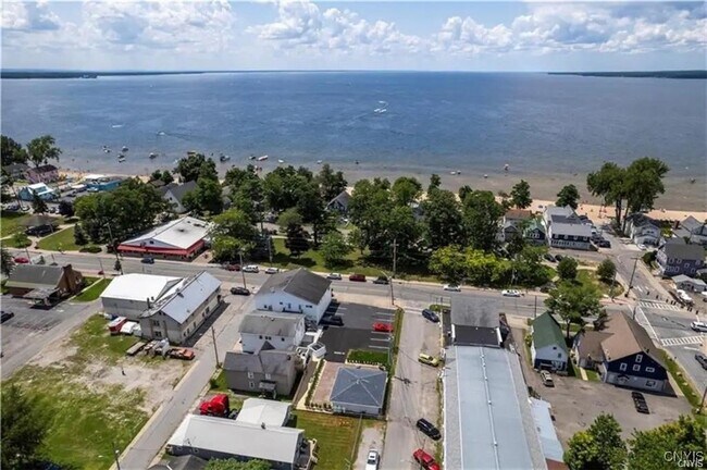 Building Photo - 1014 Main St