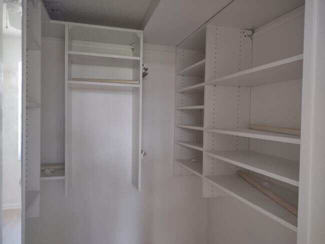 Building Photo - 18081 SE Country Club Dr