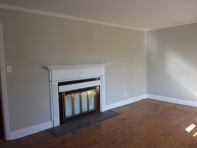 Building Photo - 917 Cherry Rd