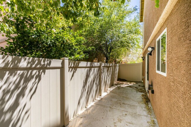 Building Photo - Bright & Inviting 3 Bedroom Home in 89148