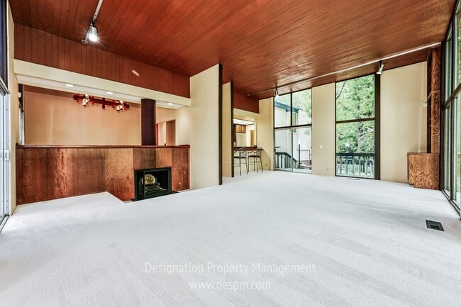 Building Photo - 3 BR 2 BA La Canada Flintridge 3 car garage