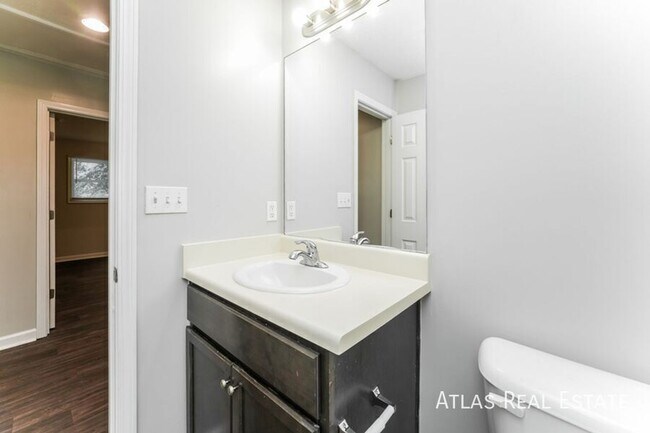 Building Photo - 322 Lexington Heights