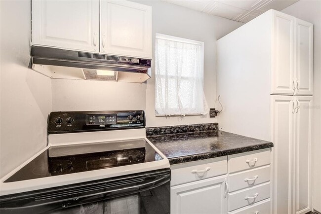 Building Photo - 10453 Carrollbrook Cir