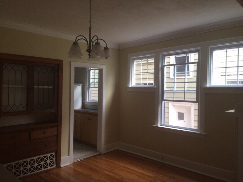 Building Photo - 940 Westcott St