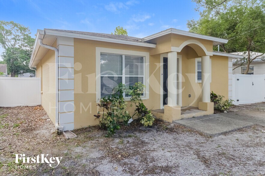 Building Photo - 816 W Sligh Ave