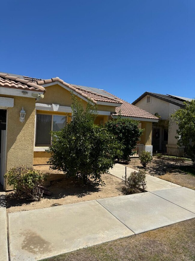 Building Photo - Great Family Home in Southwest Bakersfield