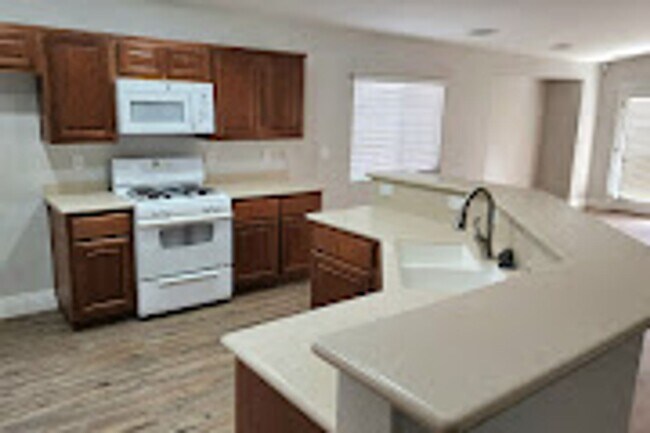 Building Photo - 4 bedroom in gated community