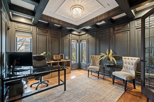 Building Photo - Fully-Furnished Luxurious Home in Nevillewood