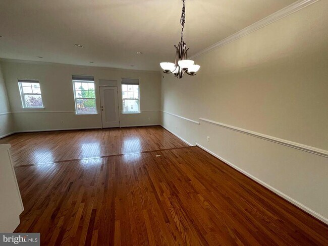 Building Photo - 327 Woodstream Blvd