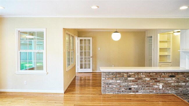 Building Photo - 2047 McClendon St