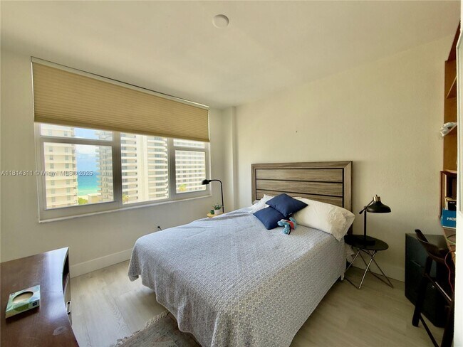 Building Photo - 5600 Collins Ave