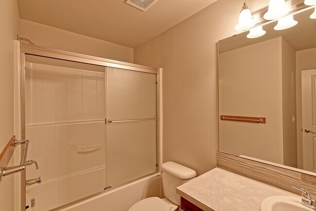 Building Photo - Available NOW! 4-Bedroom End-Unit Townhome Near Silver Lake