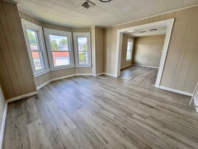 Building Photo - 110 Brookside Ave