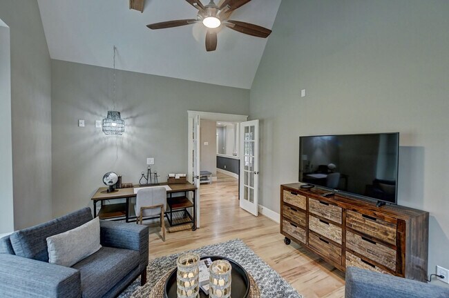 Building Photo - 136 Bridlewood Dr