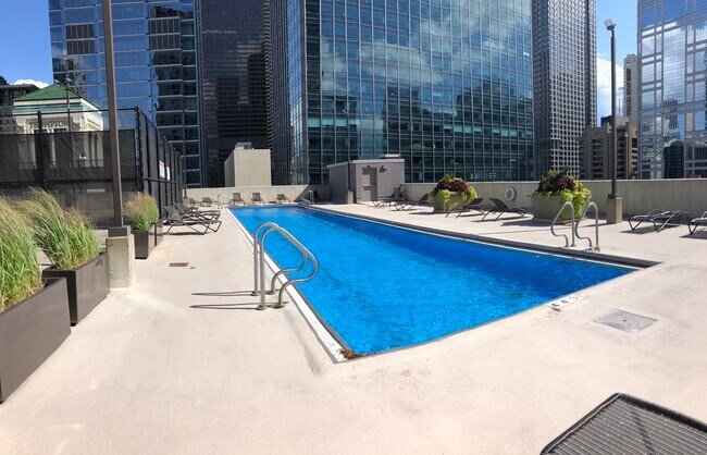 Building Photo - 345 N La Salle Dr