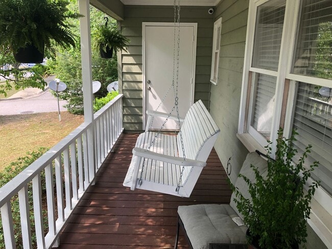 Building Photo - Apartment conveniently located in Auburn!