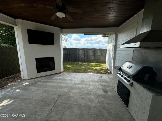 Building Photo - 216 Golden Cypress Dr