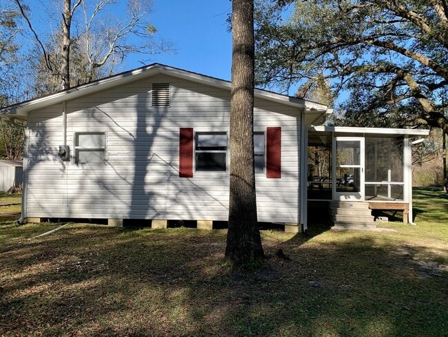 Building Photo - 2BR/1BA home available for rent on beautifully wooded lot in Vernon!
