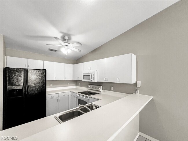 Building Photo - 1215 SE 8th Ave