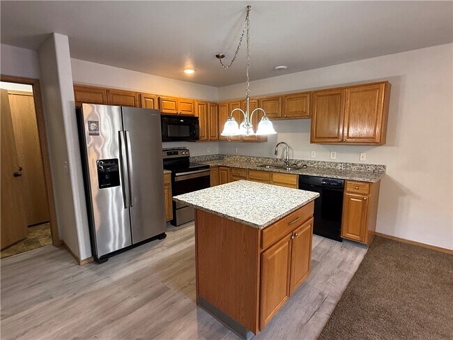 Building Photo - 8148 Randall Ln