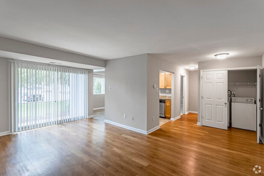 Center Pointe 2482 Lake Dr Waldorf MD 20601 Apartment Finder