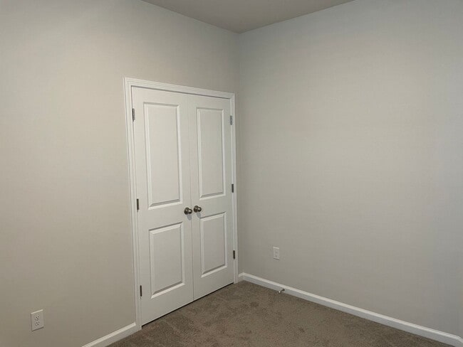 Building Photo - 3600 Whaley Wy