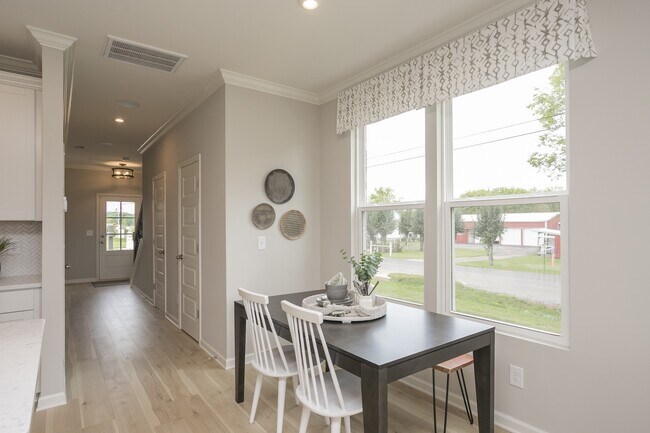 Building Photo - 5339 Bellflower Hls