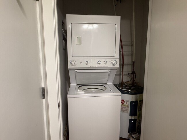 Building Photo - 715 N Church St