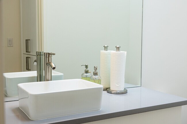 Building Photo - 507 S Park Dr