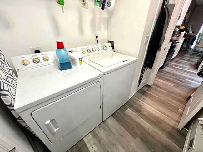 Building Photo - Remodeled 3-Bedroom Duplex Home in North G...