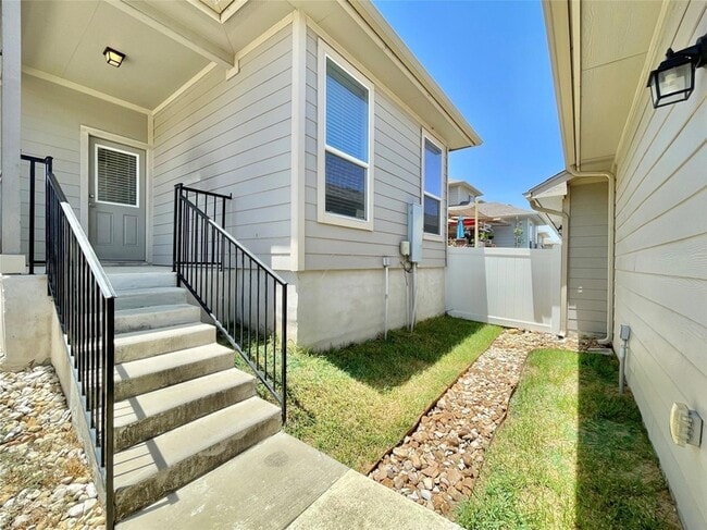 Building Photo - 401 Katmai Cir