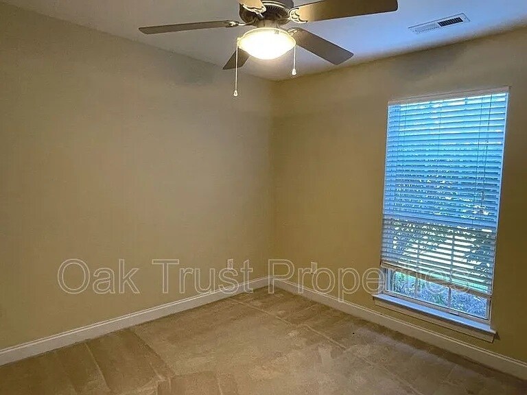 Building Photo - 110 Bay Colony Ct