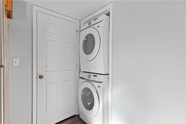 Building Photo - 284 Oak Ridge