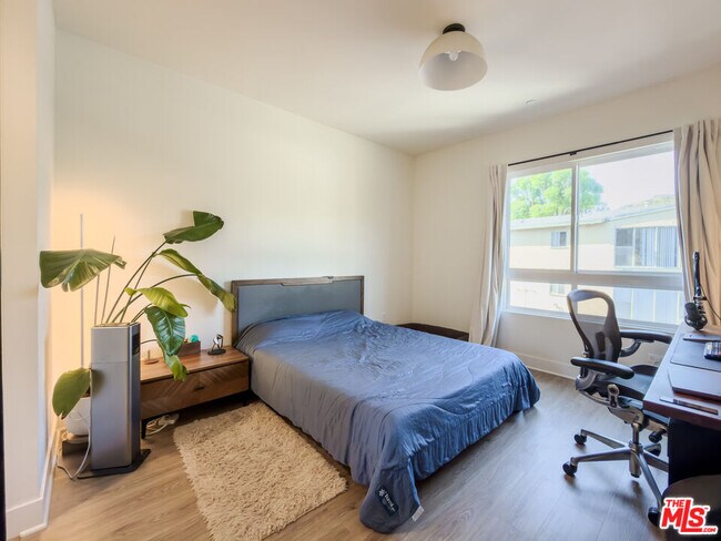 Building Photo - 2111 N Cahuenga Blvd