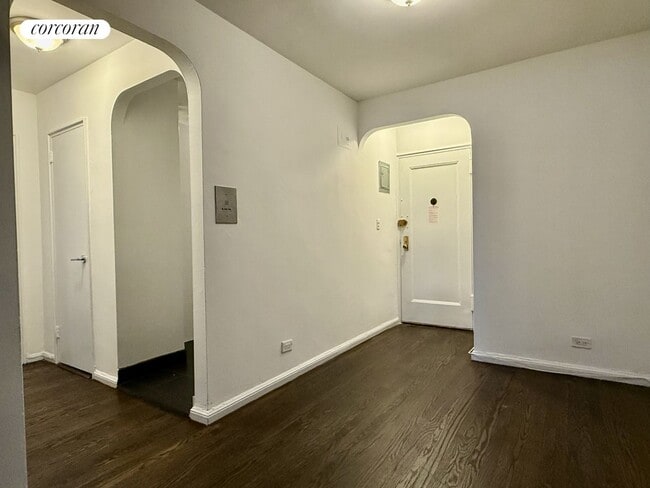 Building Photo - 108/50 71st Ave