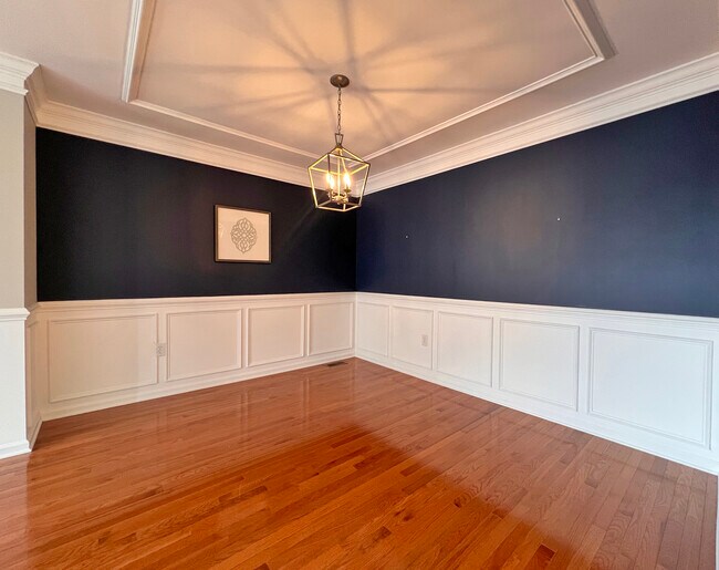 Building Photo - 4170 Bunker Hill Dr N