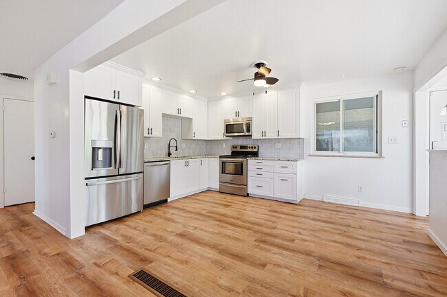 Building Photo - $2,795.95- 4 Bed, 2 Bath Home in Arvada with In-Unit Laundry and Fenced Yard!