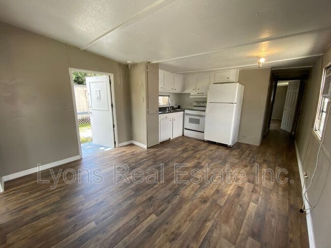 Building Photo - 4900 Tice St