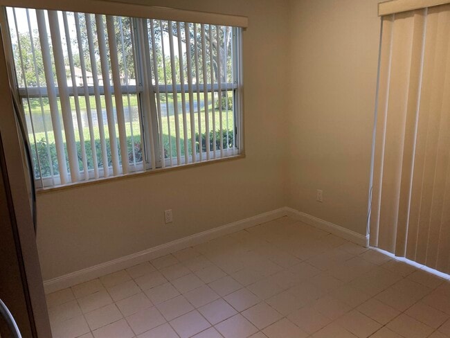 Building Photo - 43 Essex Ct